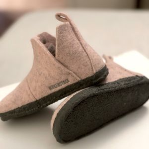 Birkenstock toddler girl size 8